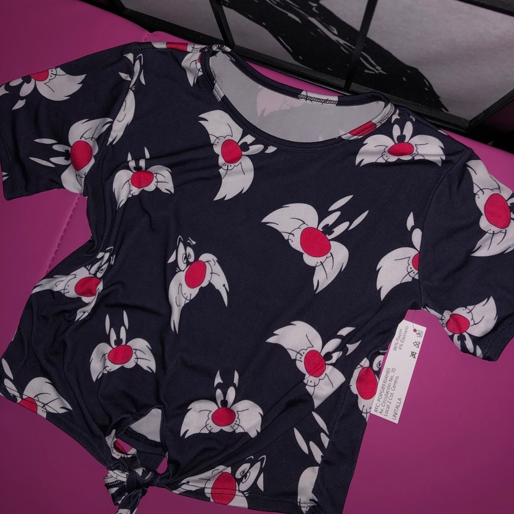 🖤Cute Top 🖤 - Picture 2 of 4